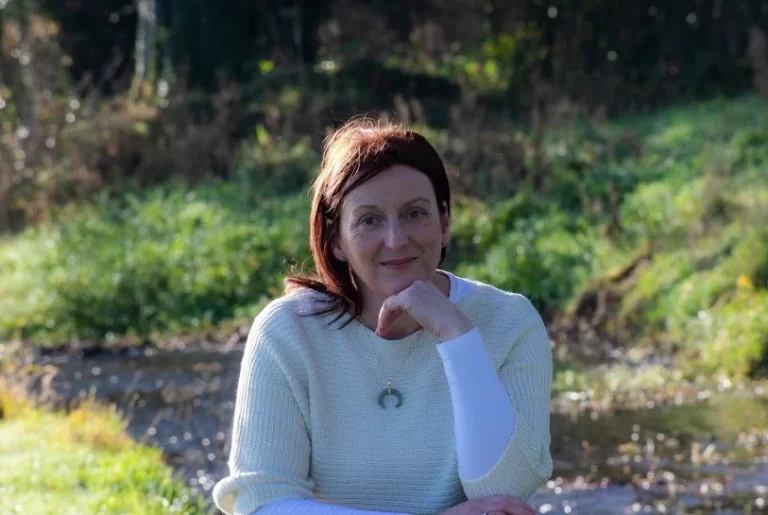 helen-colgan-for-websiet.pngw3_-768x515